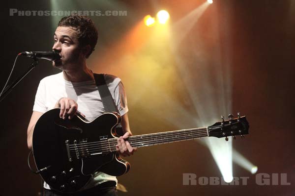 EDITORS - 2008-04-07 - PARIS - Le Bataclan - Thomas Michael Henry Smith